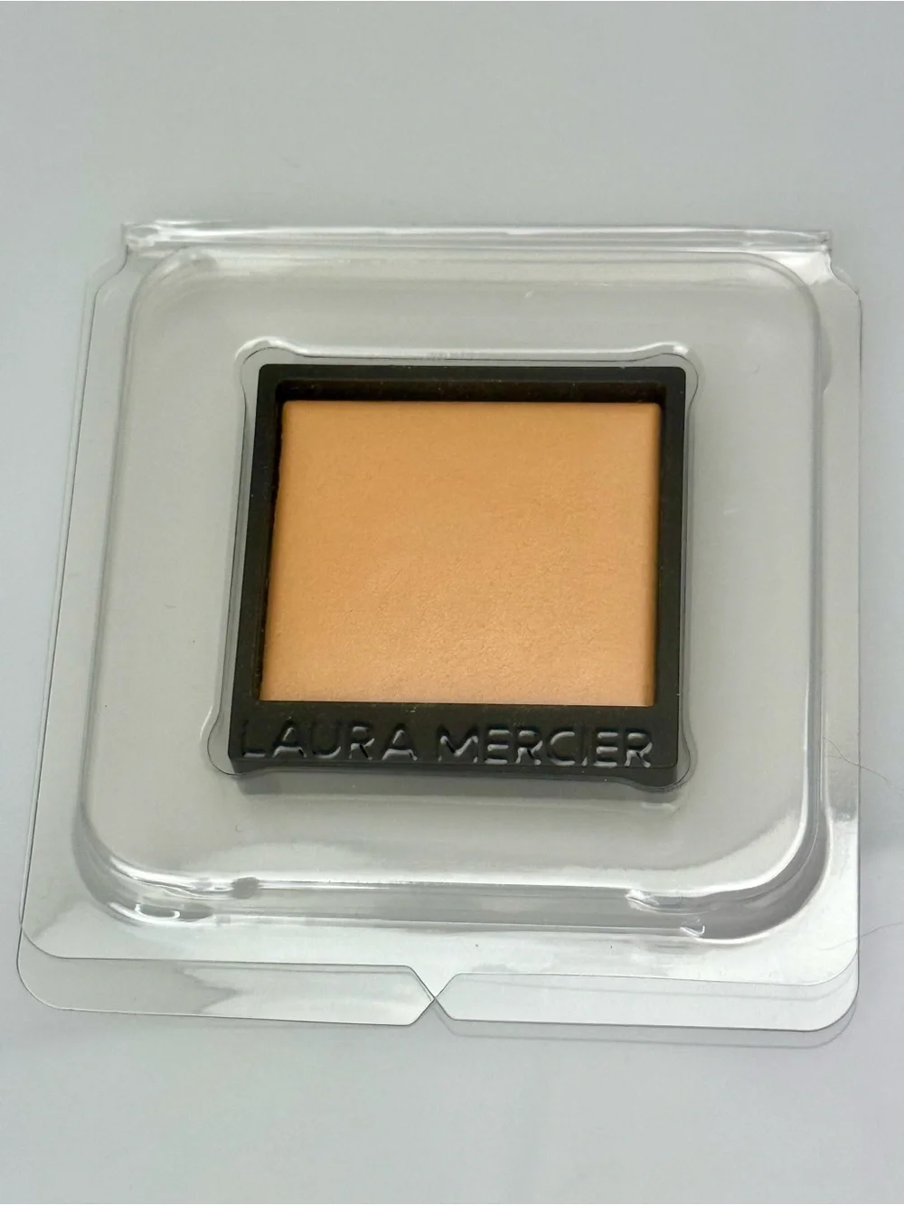 Laura Mercier • Secret Bluring Powder 2